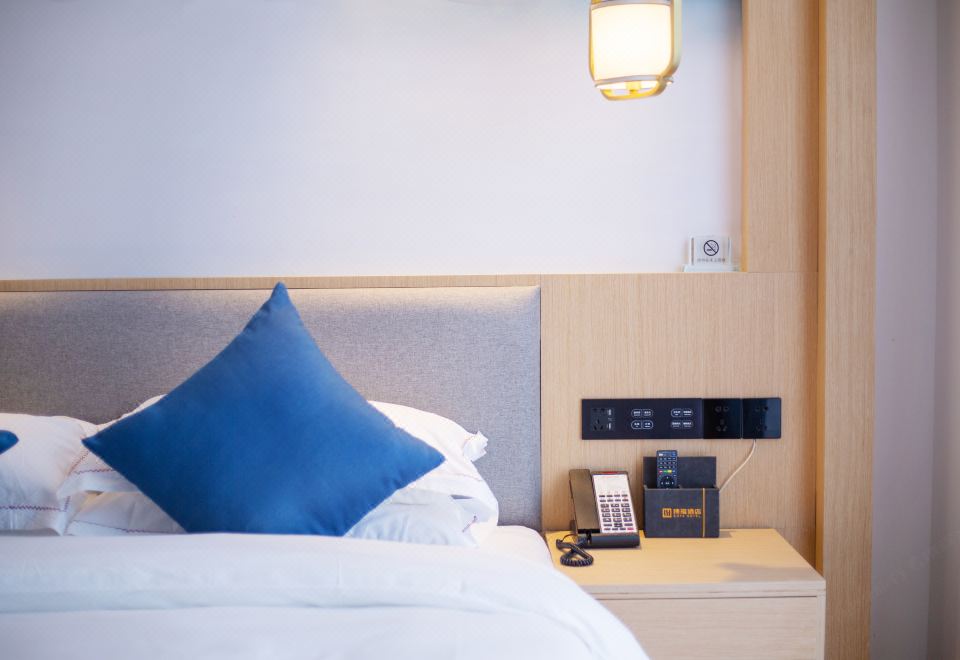 雅致大床房 |智能轻奢+全景落地窗