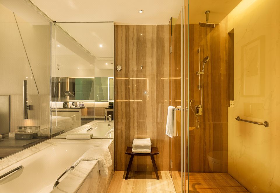 Radisson Blu Shanghai Pudong JinqiaoDeluxe Connecting Suite