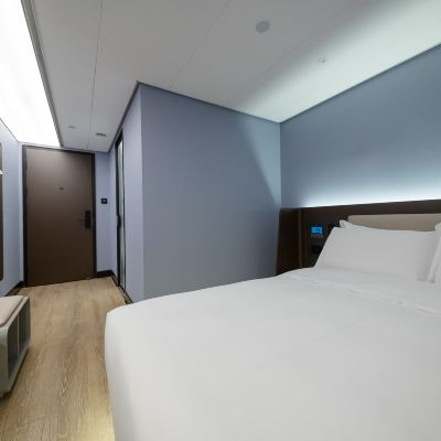 大床房A（手機投屏） 漢庭飯店（上海徐家匯漕寶路地鐵站店）優惠