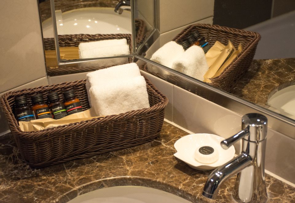 Grand Park KunmingJingshanghui Twin Guest Room