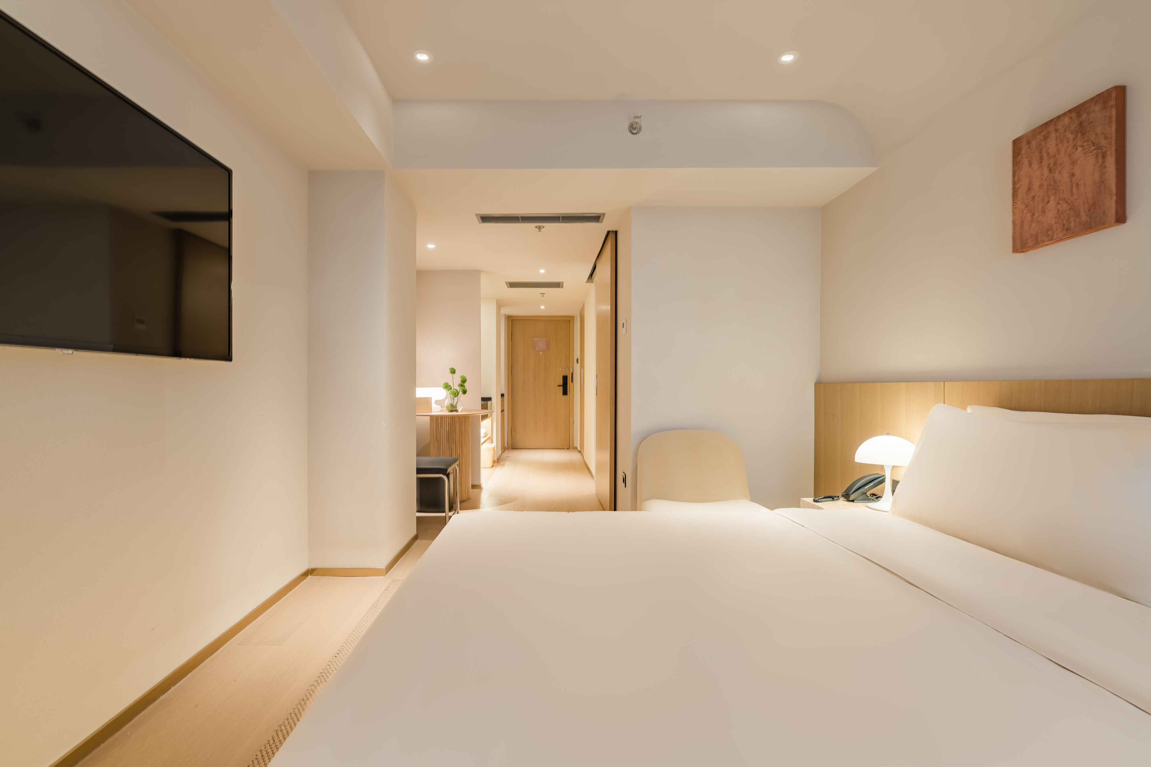 高级大床房（手机投屏+小冰箱）