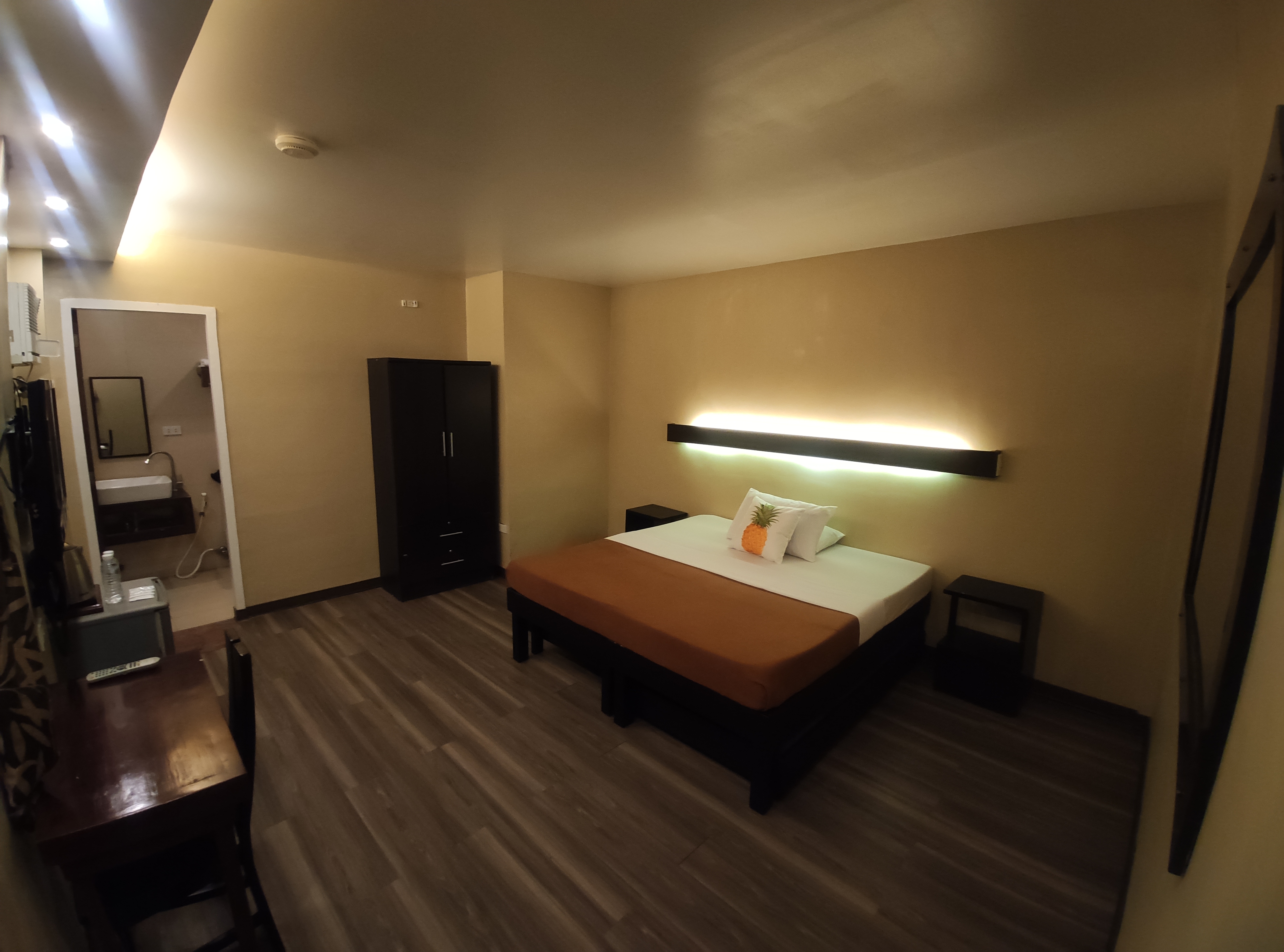 标准园景特大床房