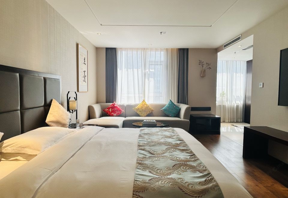 拈花精品大床房（L型4人沙發+詩意空間）