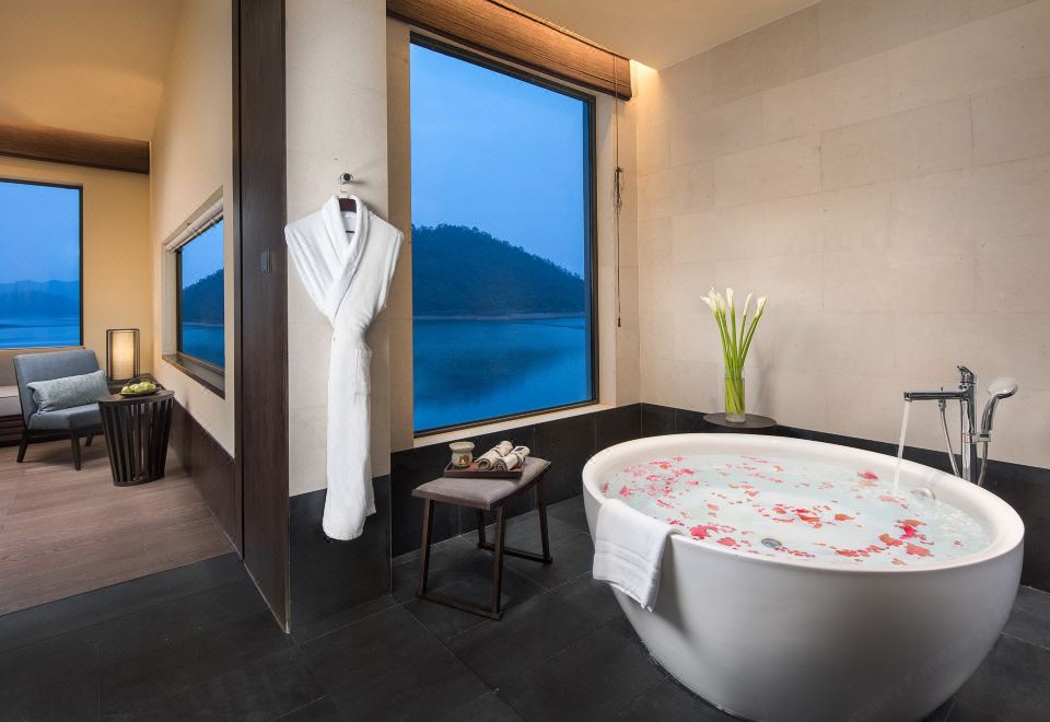 隱湖居四臥泳池總統院墅