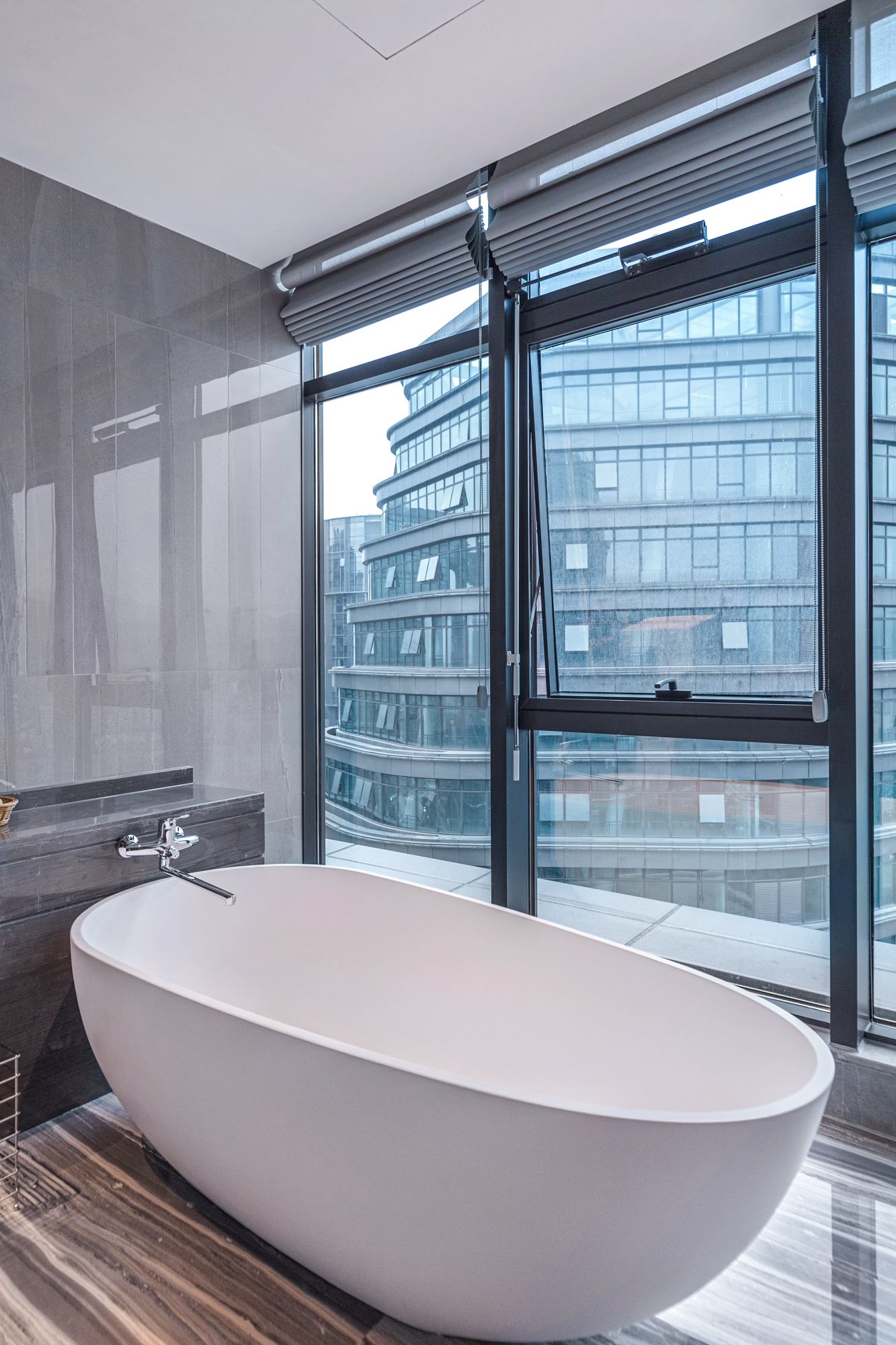 豪华景观大床房（小度客控+圆形浴缸+智能恒温马桶）