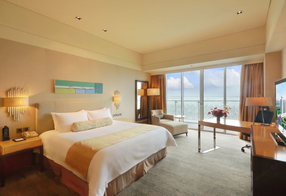 豪华海景大床房（180°海景，带阳台）