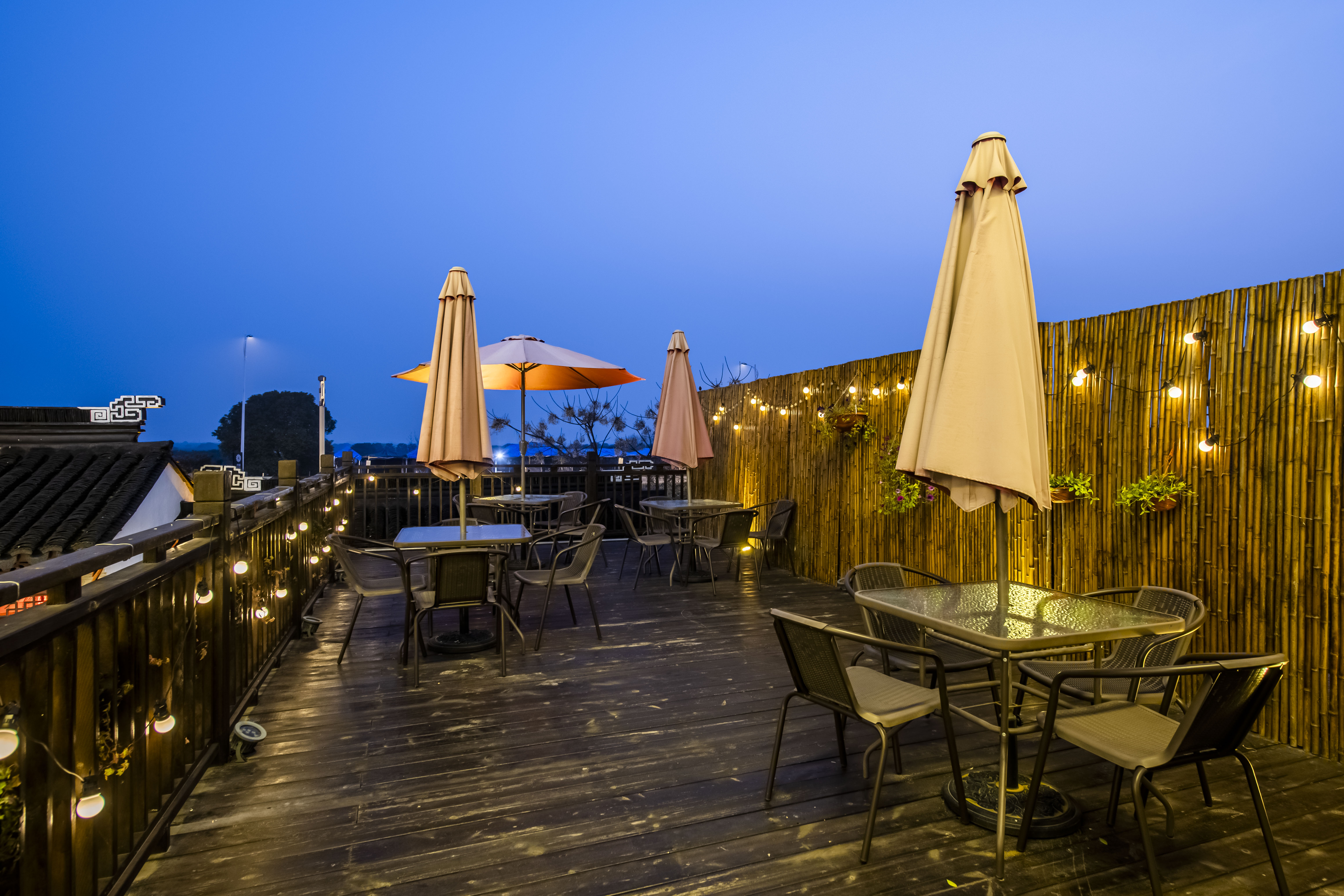 杜若豪华大床房【原木沙发+高清彩电+乾湿分离】