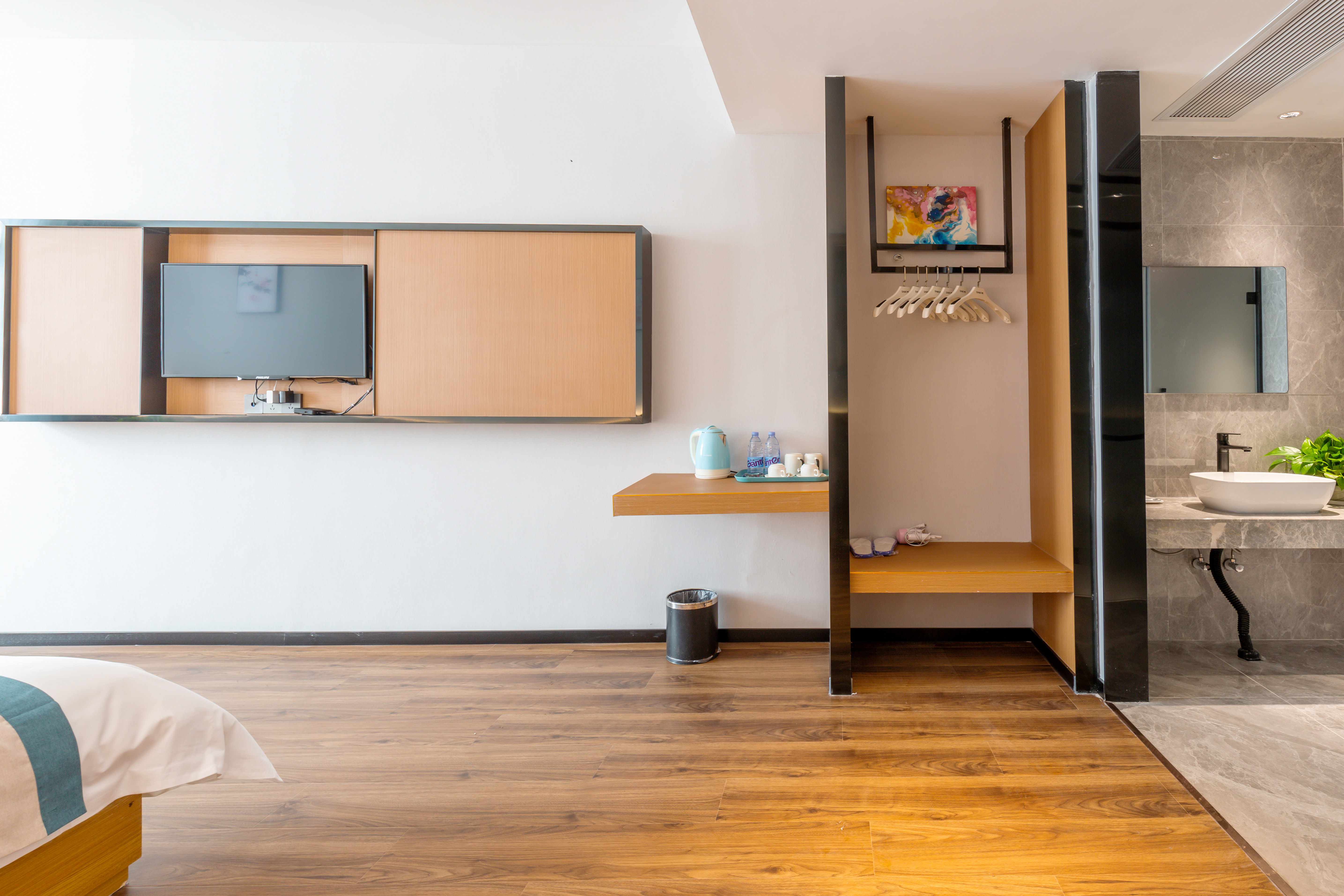 輕奢雅居大床房「中式茶桌+智能客控」