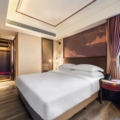 舒適大床房 美球假日飯店（珠海拱北口岸店）優惠