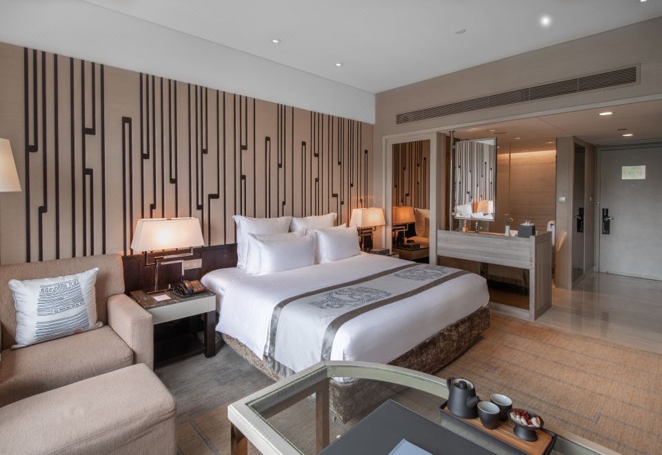 Grand Pacific HotelBusiness King Room