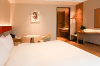 Interstate Honghu Hotel