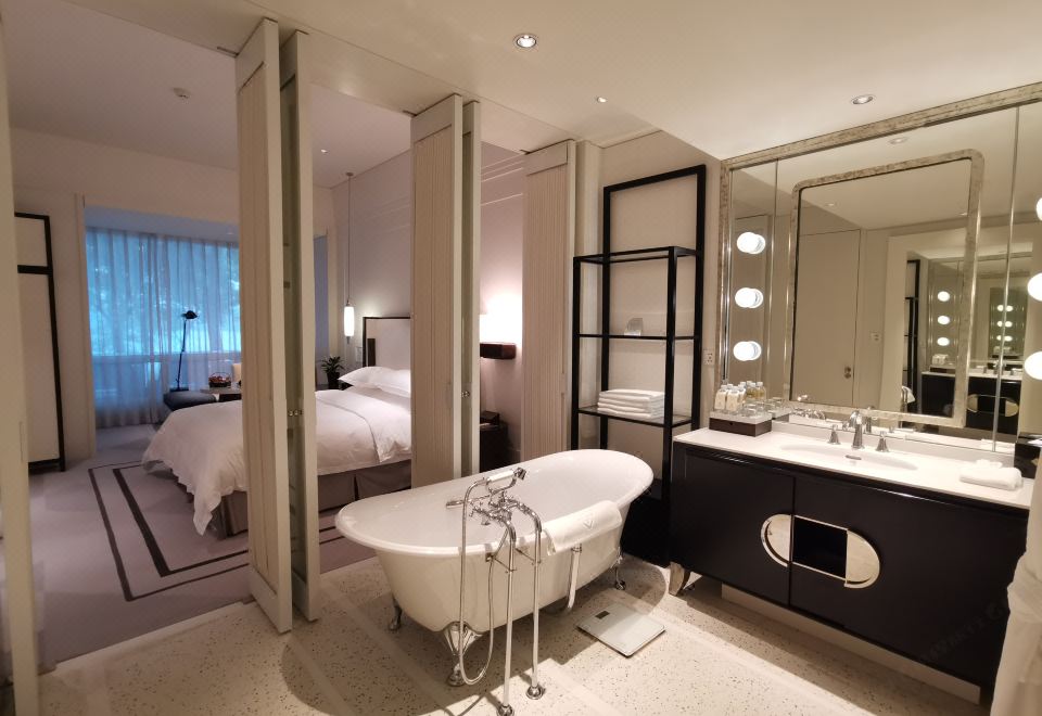 Jinling ResortLakeside Garden Double Bed Room