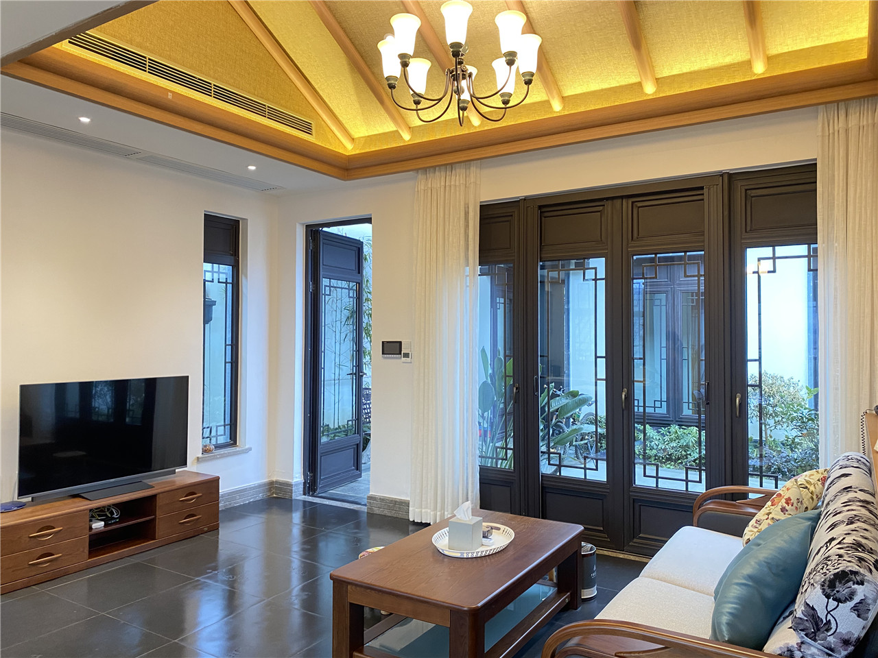 两居两衞·隐溪禅意别院