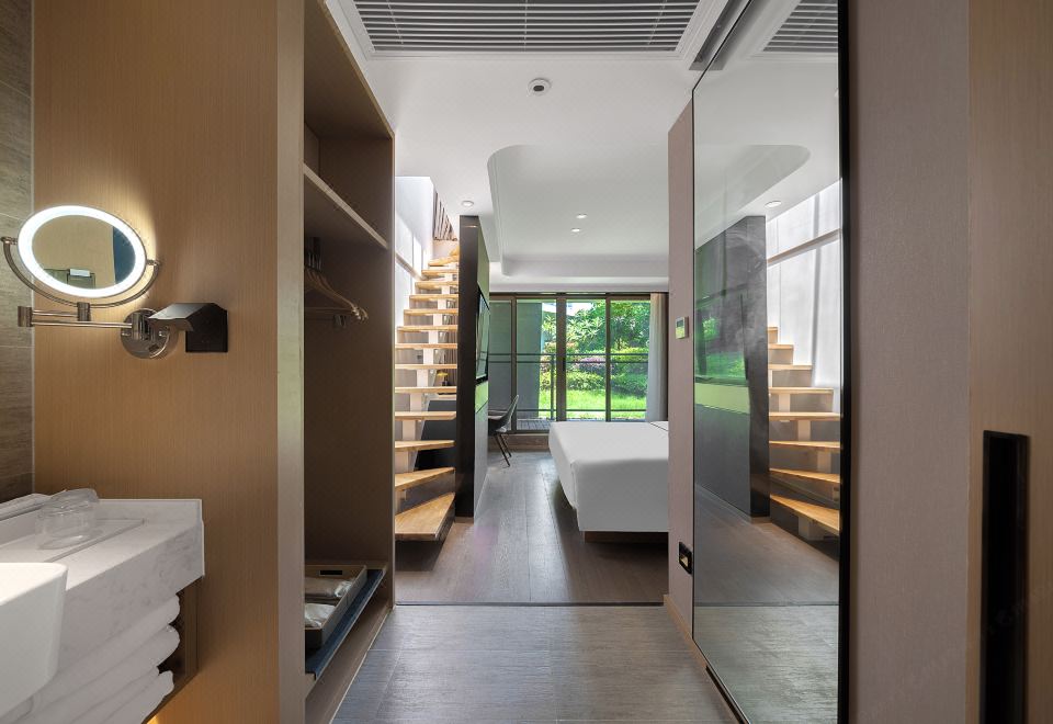 戴月-复式阳台影院家庭套房