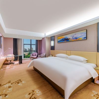 豪華特大床房 維也納酒店（中山小欖高鐵站店）優惠