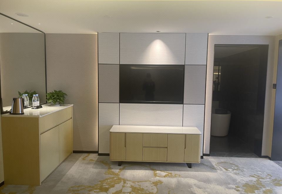 Dejin Garden Hotel (Shenzhen International Convention and Exhibition Center)Deluxe Suite