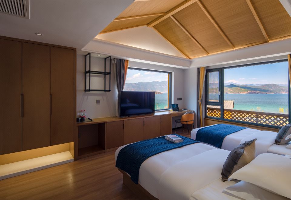 180 ° Light Luxury Full Lake View Twin Room