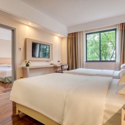 天鏡雲生-三床套房（夢百合床品+智能馬桶） 象山璞雲飯店（桂林兩江四湖東西巷店）優惠