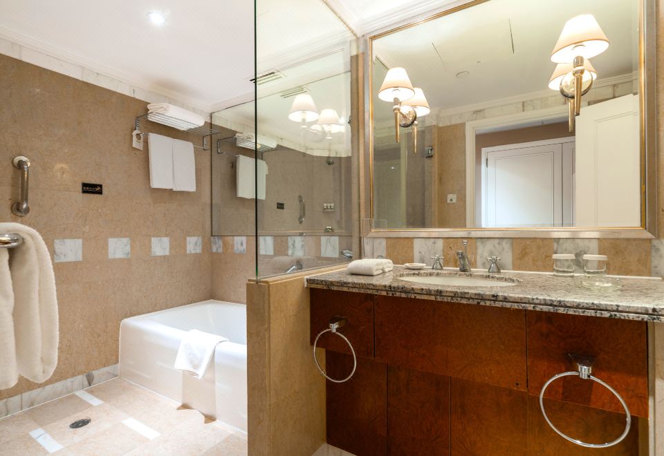 行政城景雙床房「小米電視+高空城景+Minibar」