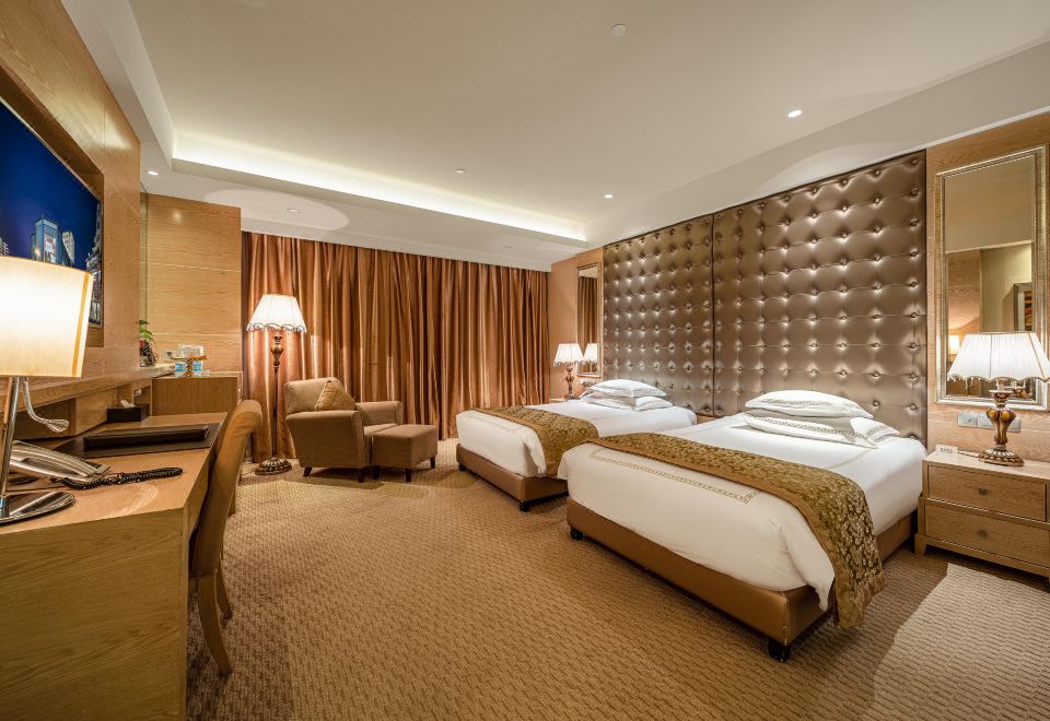 Elegant 2-bed Room