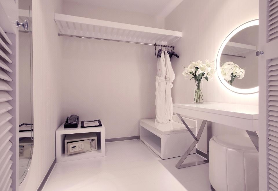 设计师套房（迷你冰箱+双洗手池+惬意浴缸+衣帽间）