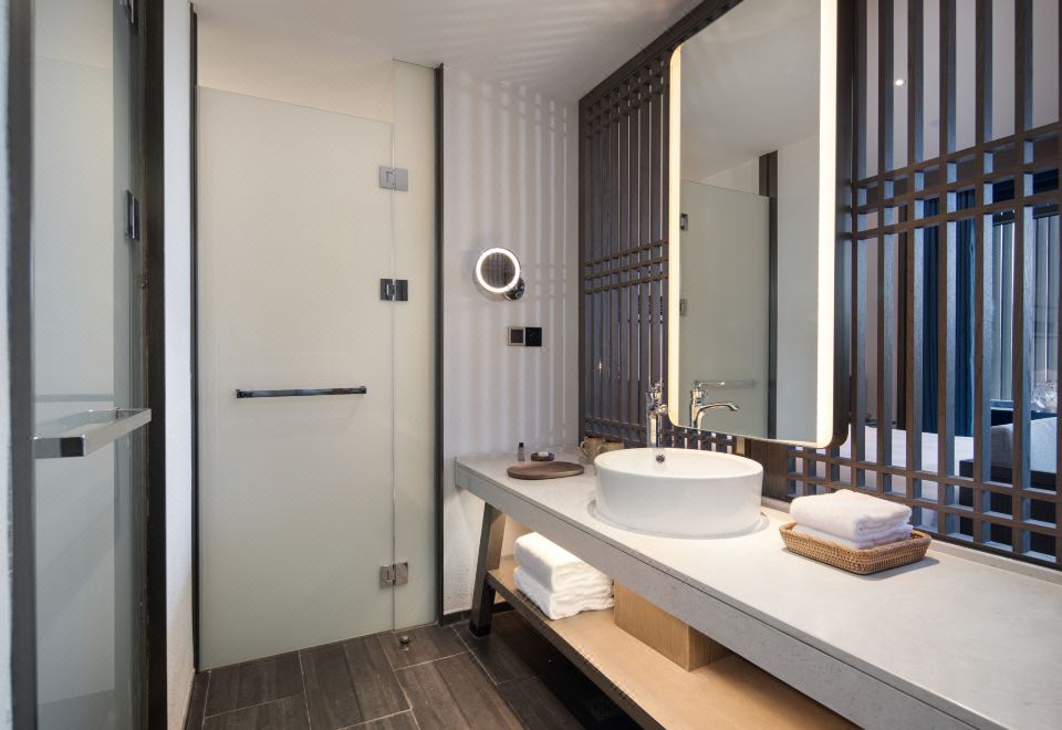 庭院高级豪华大床房