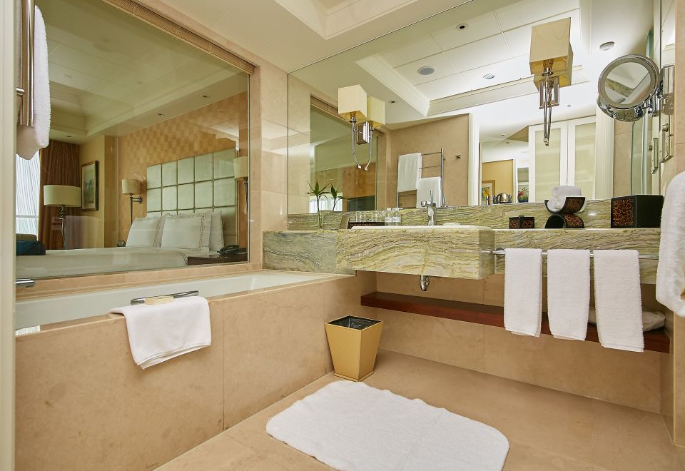 Fairmont Yangcheng Lake KunshanFairmont Gold Park View Room