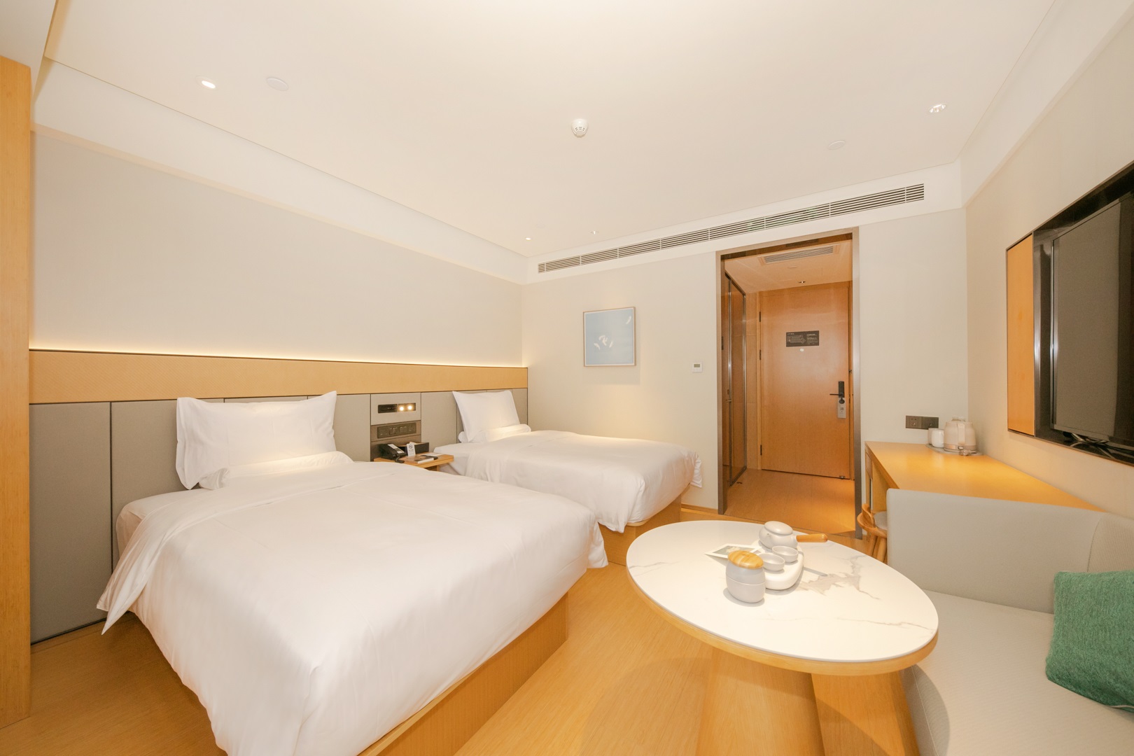 高级双床房（65寸电视投屏+冰箱+智能客控+深睡床垫）