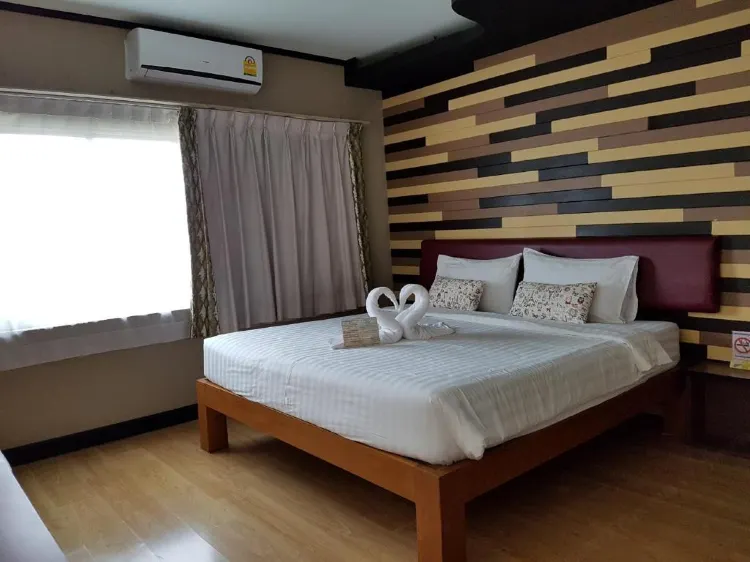 ห้องดีลักซ์ เตียงใหญ่ 1 เตียง