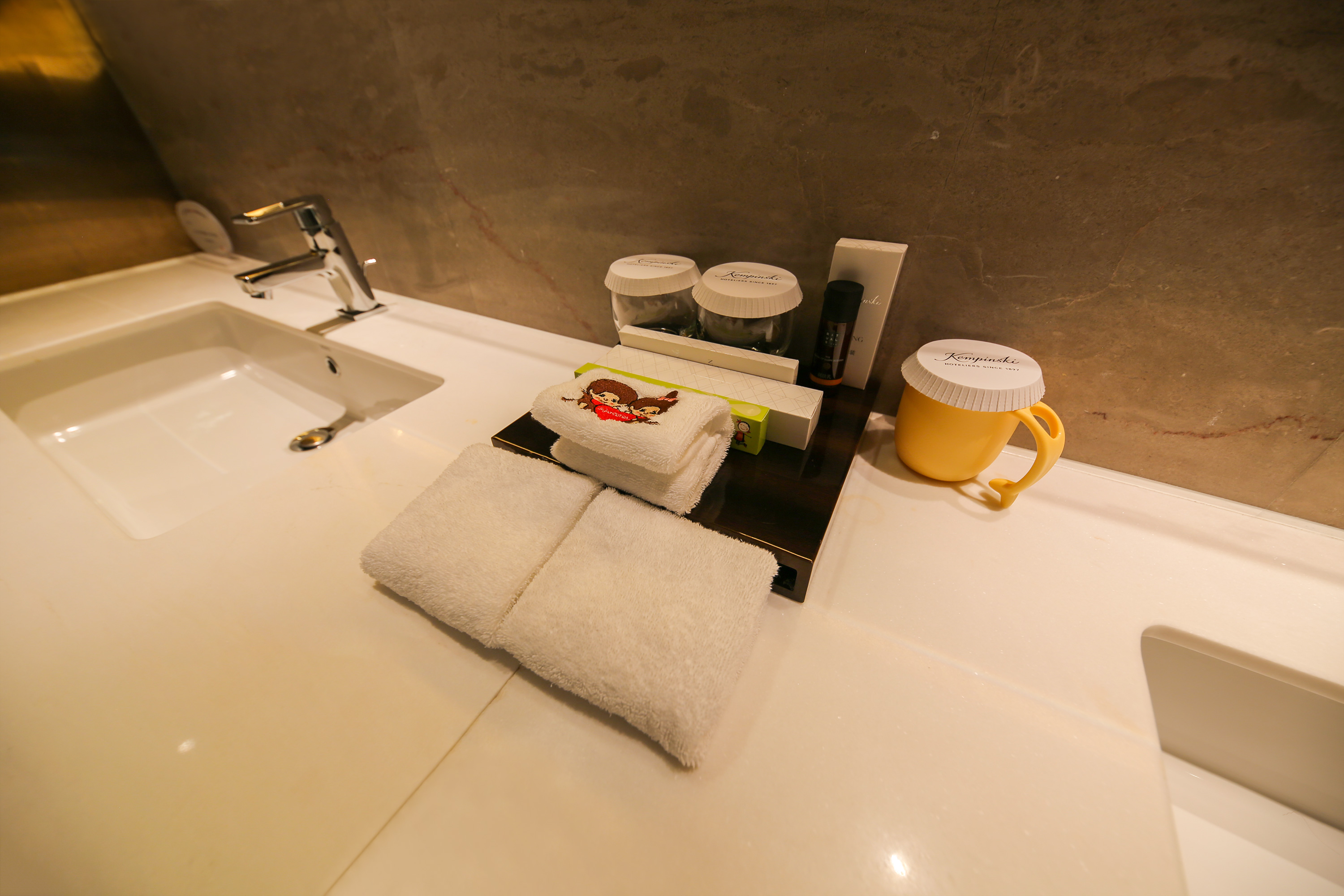 蒙奇奇主题豪华城景大床房