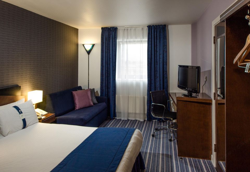 双人床房（带梳化床）