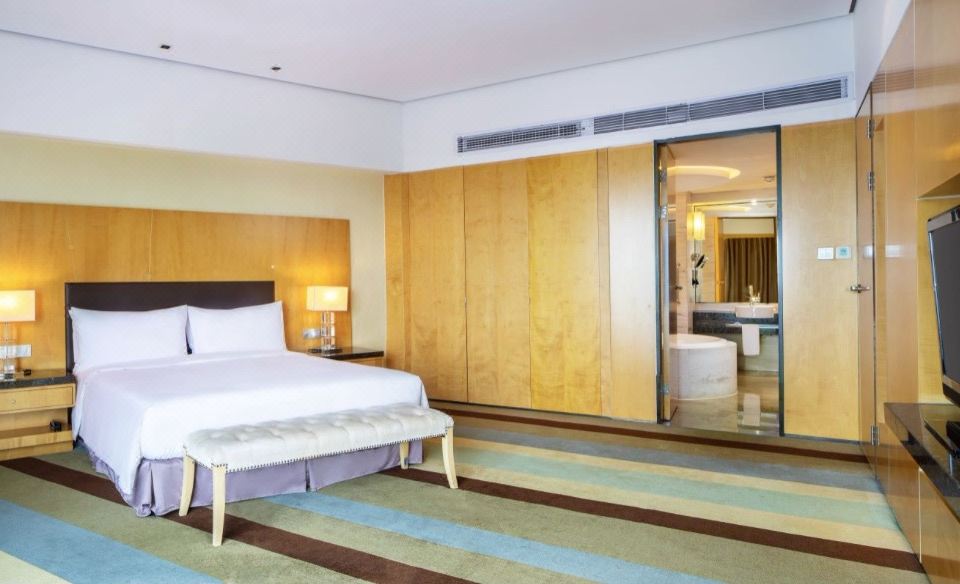 影音湖景大床套房