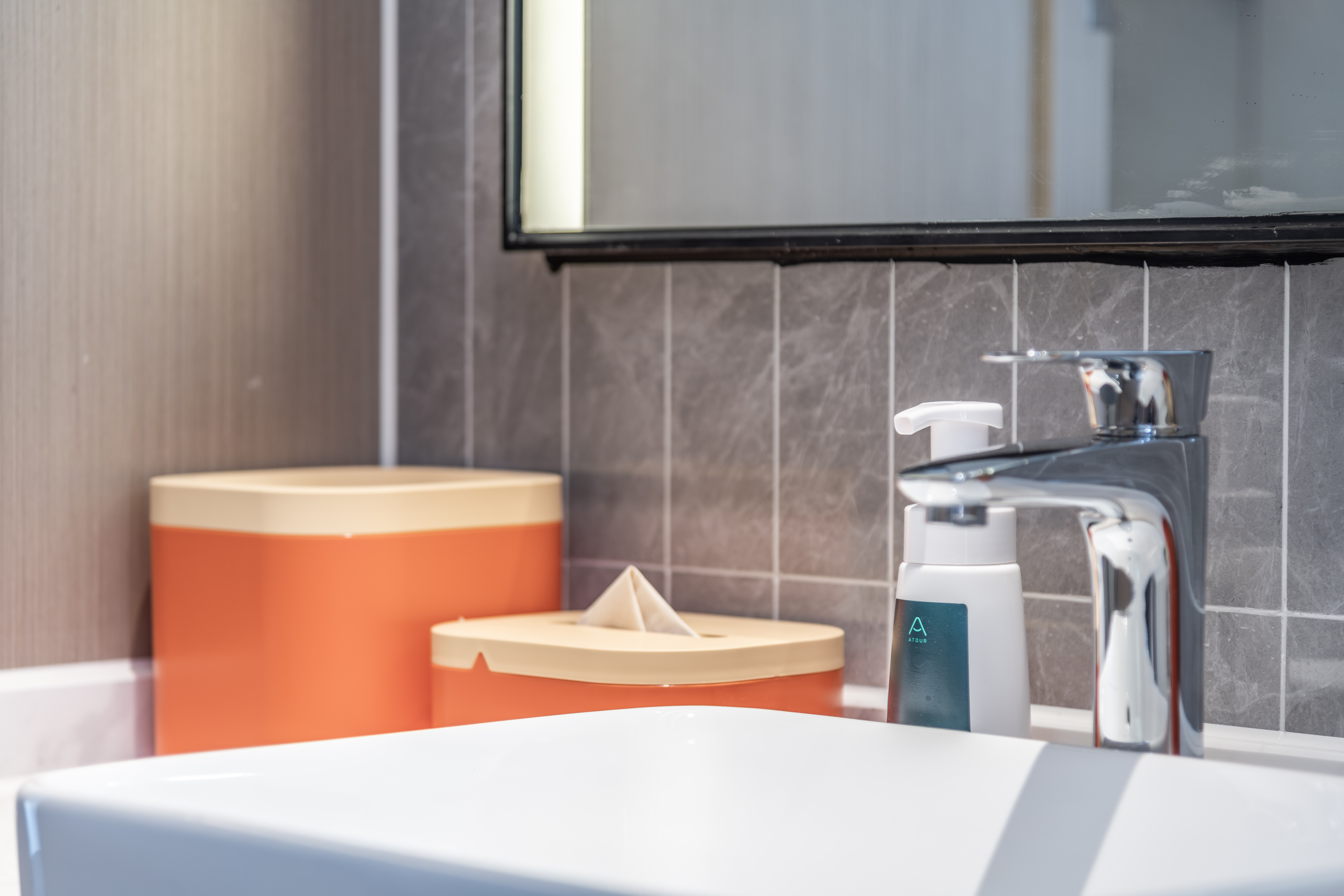 高级大床房（投屏电视+顶喷花洒）