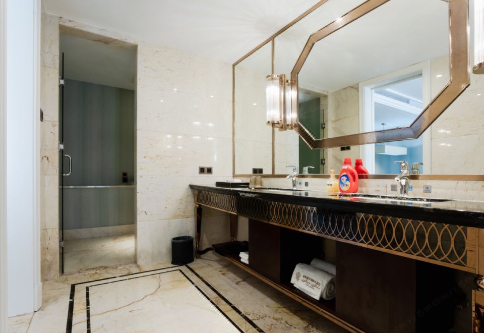 豪华商务大床房