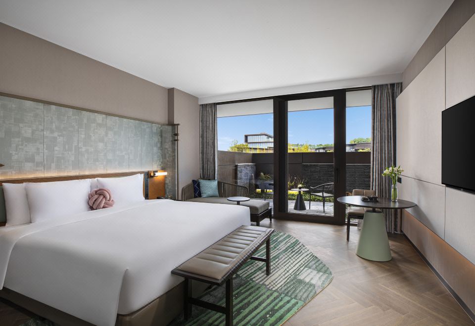 高级大床庭院房