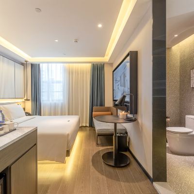 高級大床房（裸棉床品+投屏電視+小冰箱） 深圳福田口岸亞朵S飯店優惠