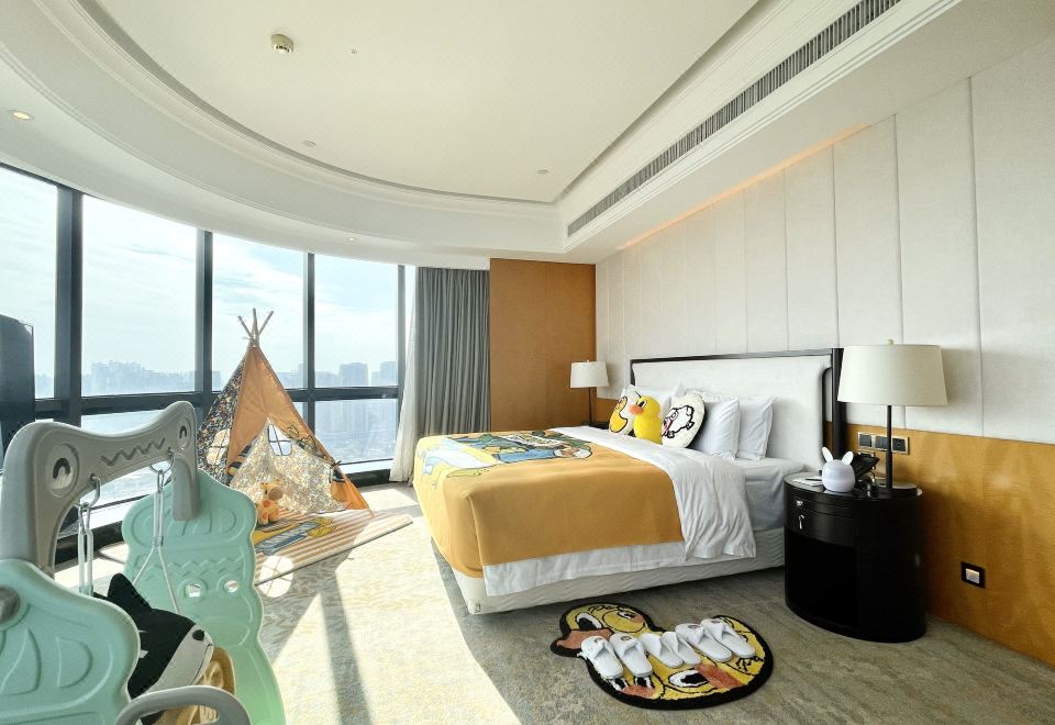 盼酷小黄鸭亲子主题至尊海湾全景套房