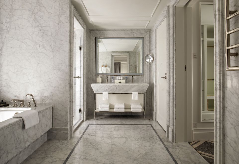 The Parisian MacaoChampagne Twin Suite