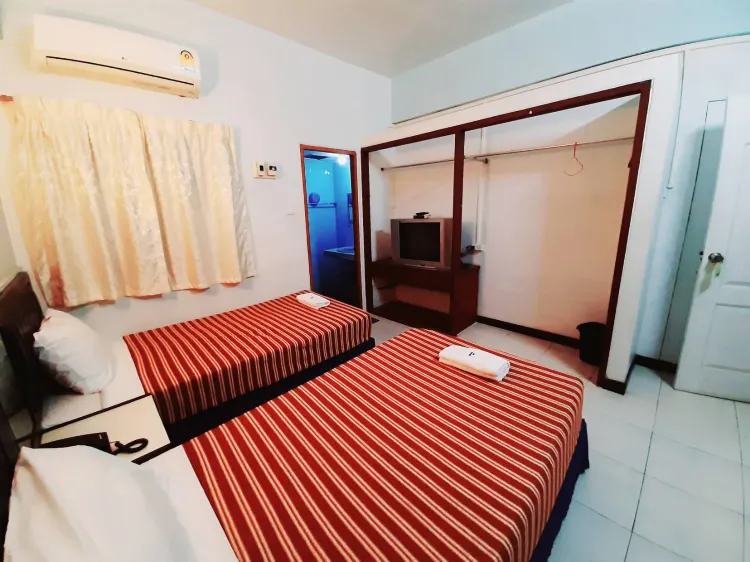 ห้องพักเตียงแฝดพร้อมเครื่องปรับอากาศ