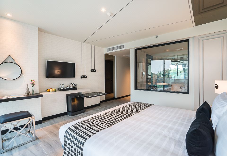 Mera Mare PattayaDeluxe King Room with Sea View