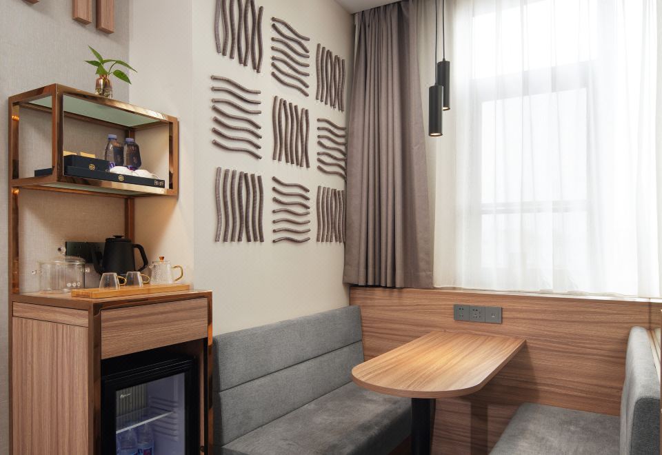 甄选大床房（加热毛巾杆+小冰箱+智能镜）