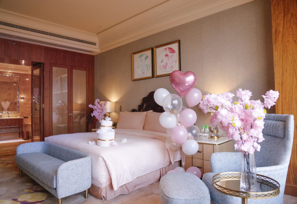 Chateau Star River QingdaoCherry Blossom Themed Suite