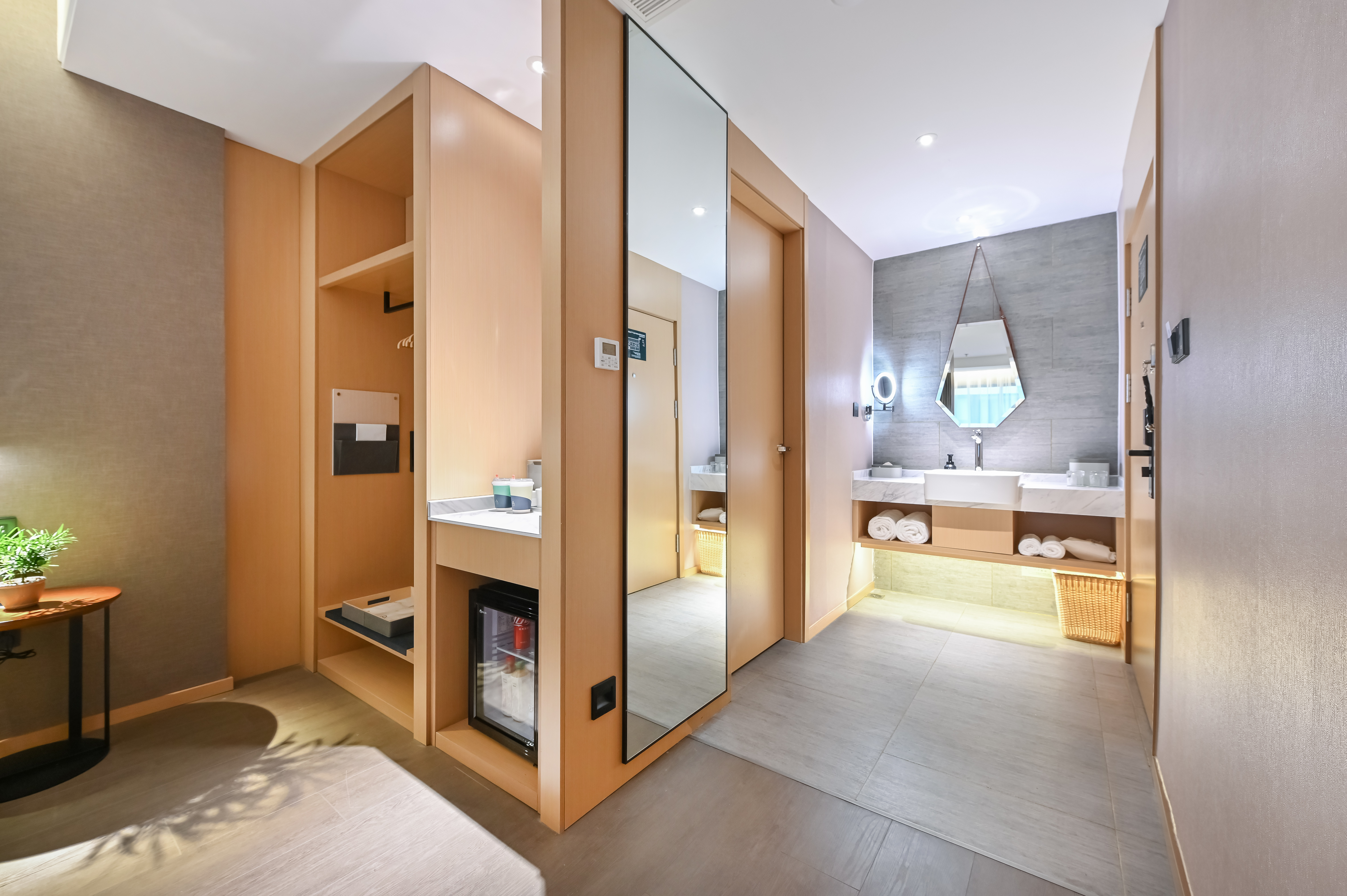 行政双床房（普兰特床垫+裸棉床品+亚朵记忆枕+手机投屏）