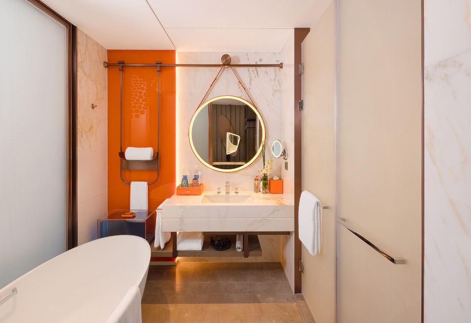 Crowne Plaza Qingdao Jinshui, an IHG Hotel1 King Bed Standard High Floor