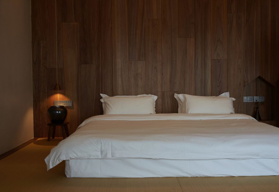 Featured Smart Room - With View