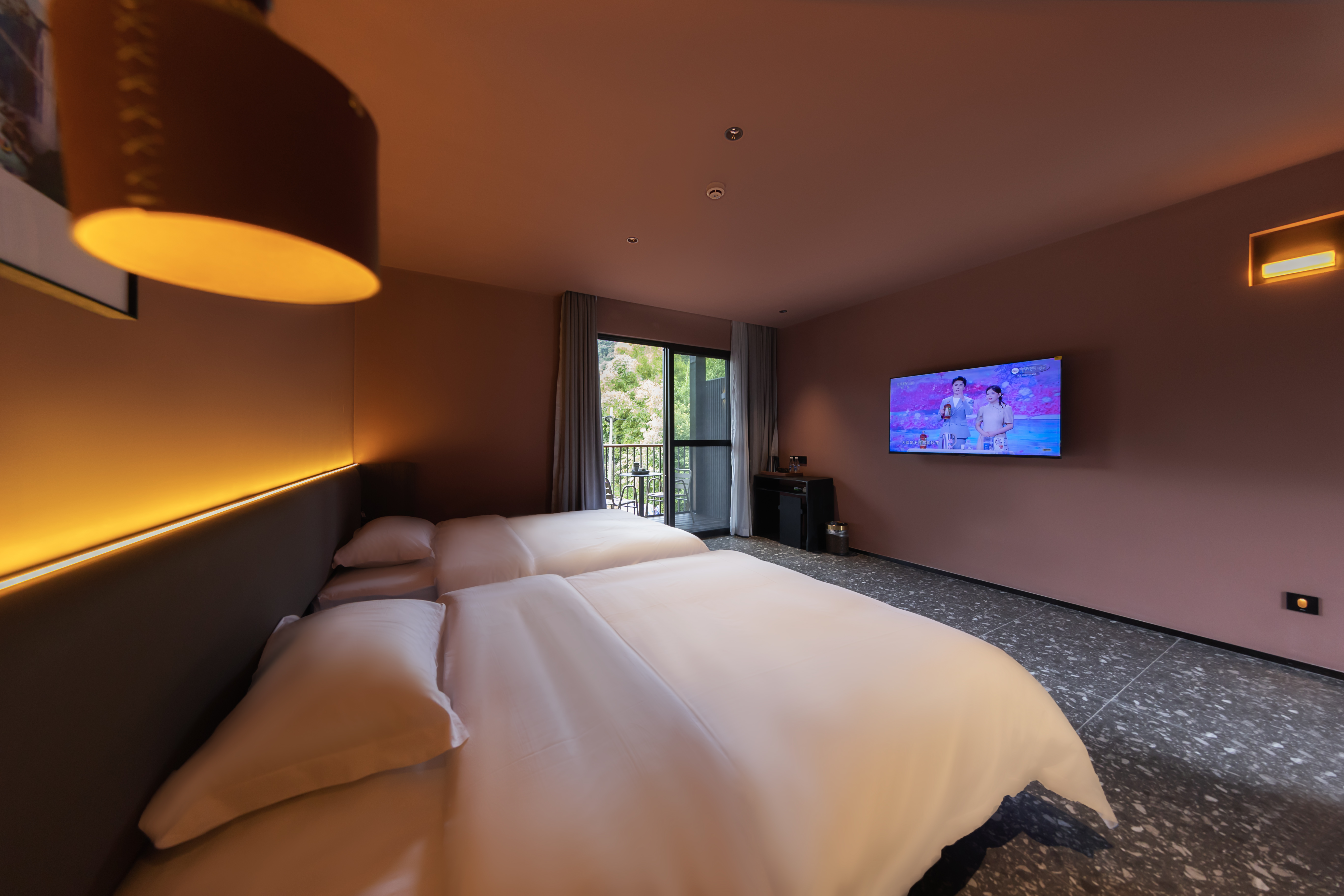 旅途的起点双床房（揽清雅山景+茶桌+办公桌）