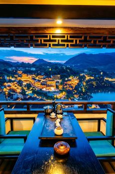 12C · Core Location View Homestay | Overlooking Night Light Show & Riverview Above Furong Falls