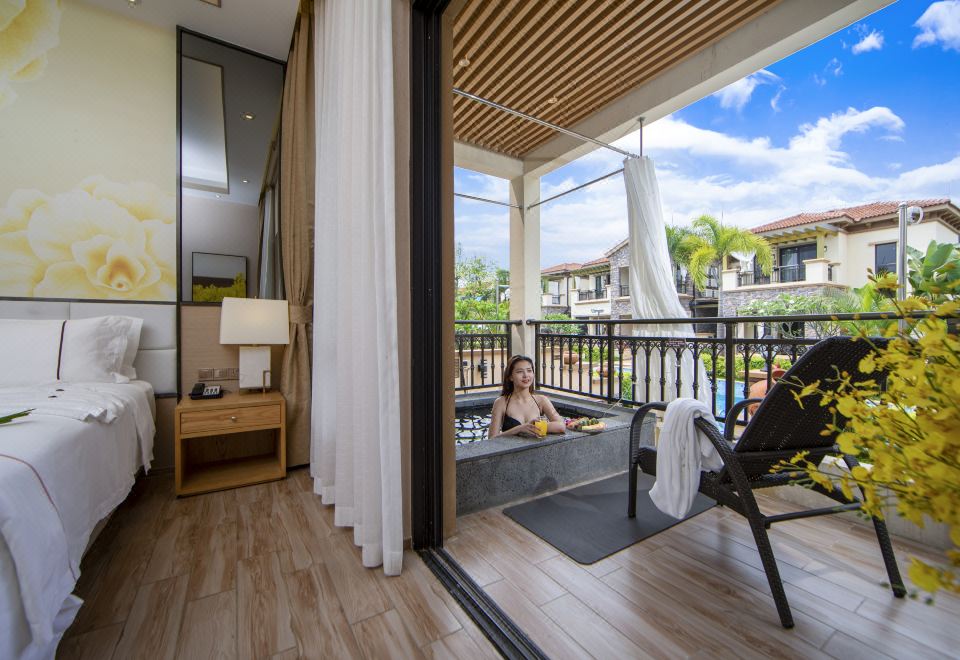 Yuetianxia Hot Spring HotelWater Friendly Hot Spring King Size Bed Suite