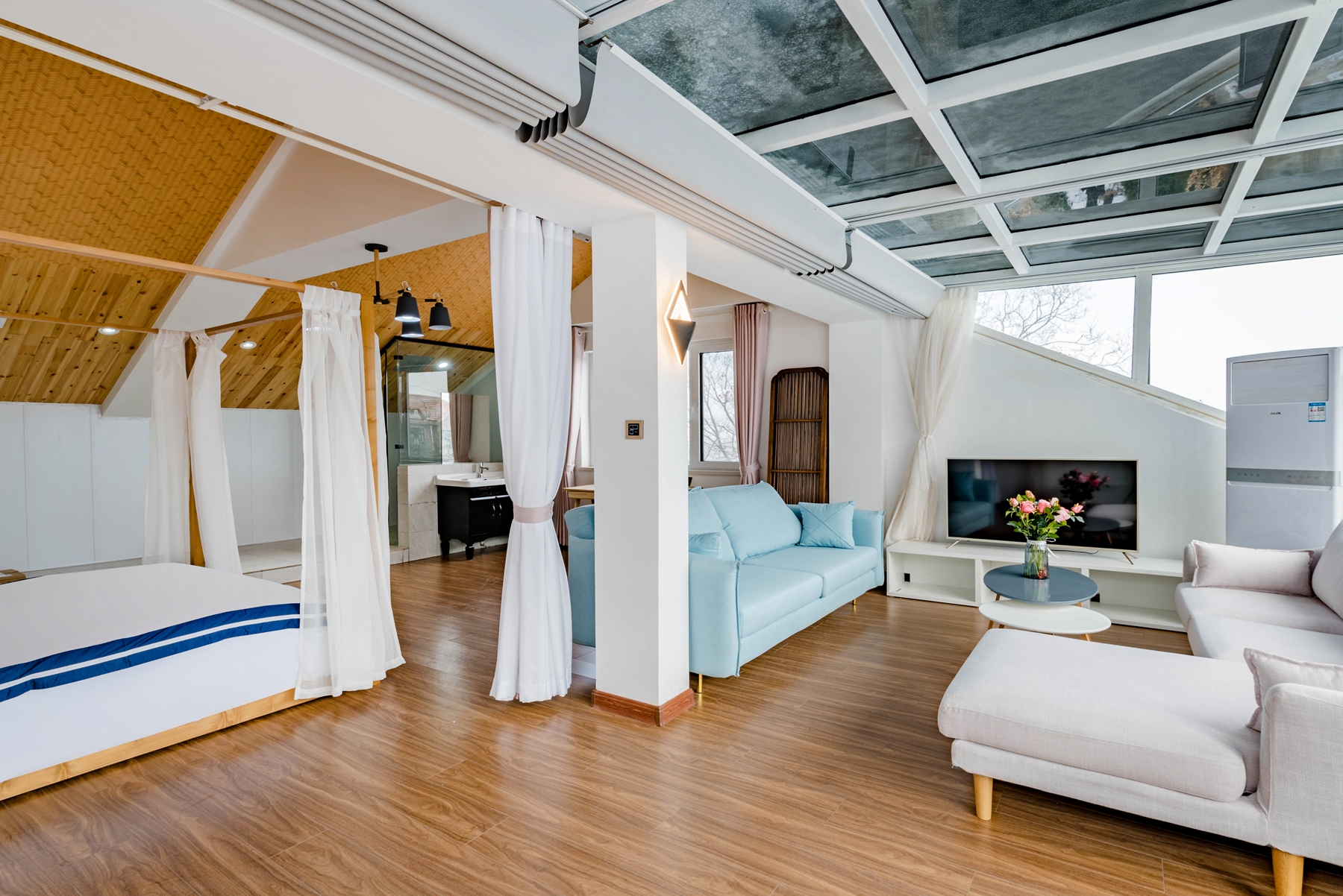 观山望海全景大床房（私享露台+轻纱帷幔+超大沙发）