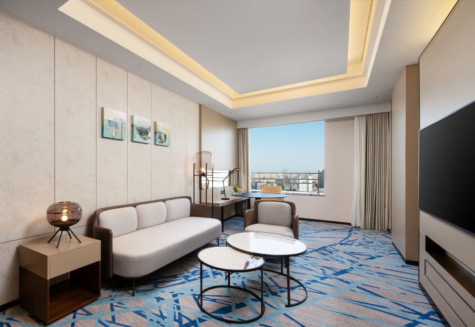 Renaissance Shanghai Caohejing HotelClub lounge access, 1 Bedroom Suite, 1 King, City view